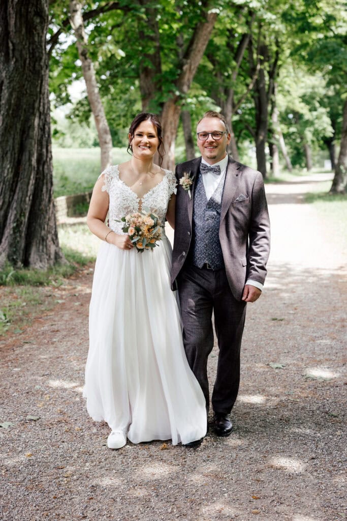 Braut und Bräutigam bei Hochzeit in Lauingen fotografiert von Saskia Römer.