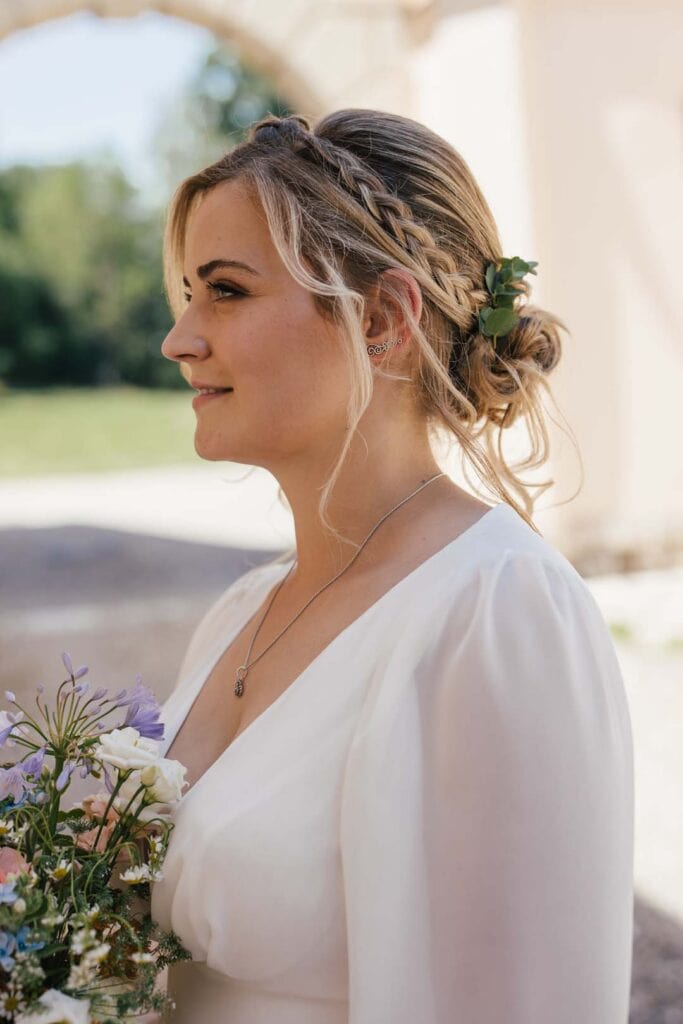 Braut mit Blumenstrauß bei Hochzeit in Lauingen fotografiert von Saskia Römer.